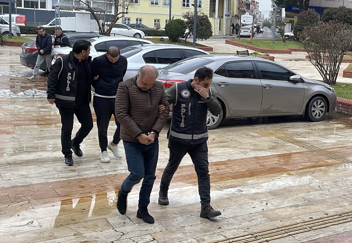 Aydın merkezli 9 ilde düzenlenen sahte içki operasyonunda gözaltına alınan 6 şüpheliden 1'i...