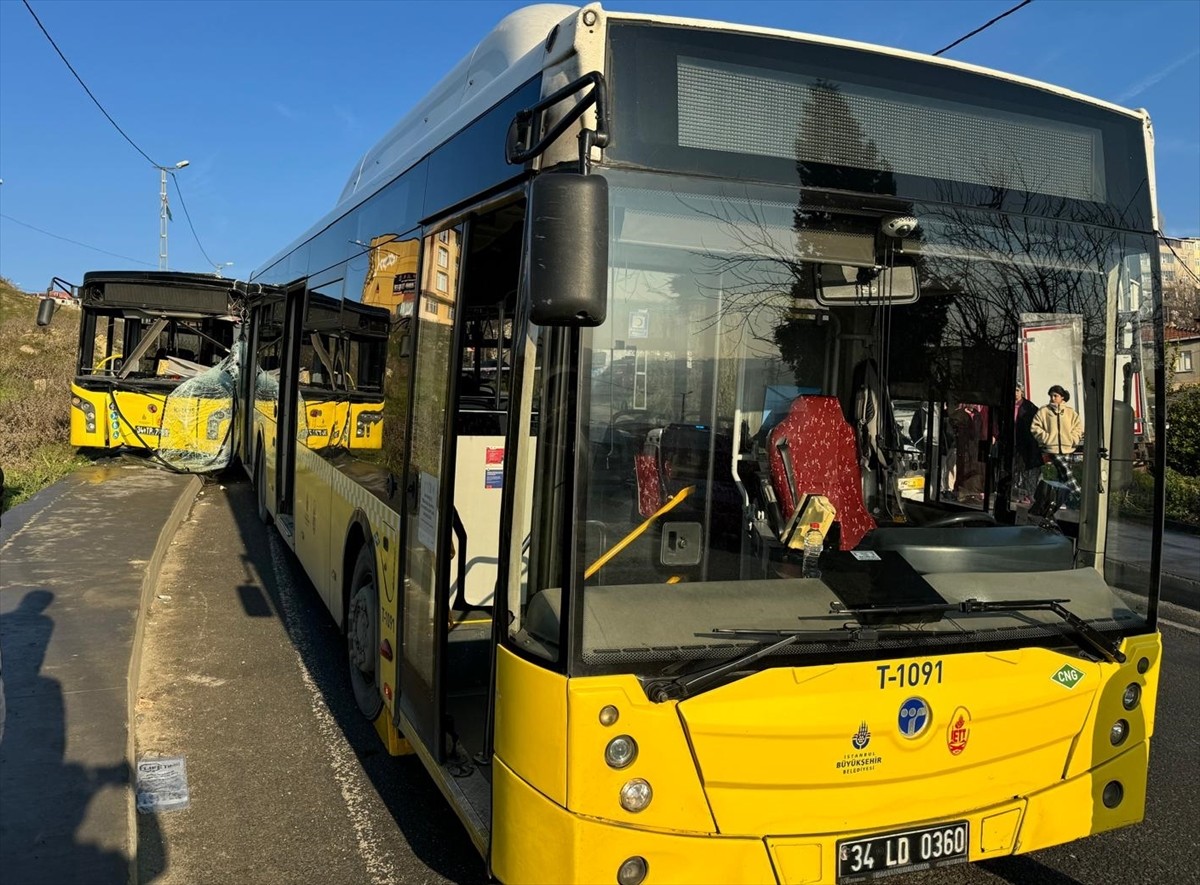 Başakşehir'de aynı cadde üzerinde İETT otobüslerinin karıştığı 2 ayrı kazada yaralıların olduğu...