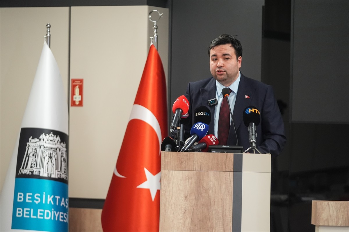 Beşiktaş Belediye Meclisinde, Belediye Başkanı Rıza Akpolat'ın tutuklanarak görevden...