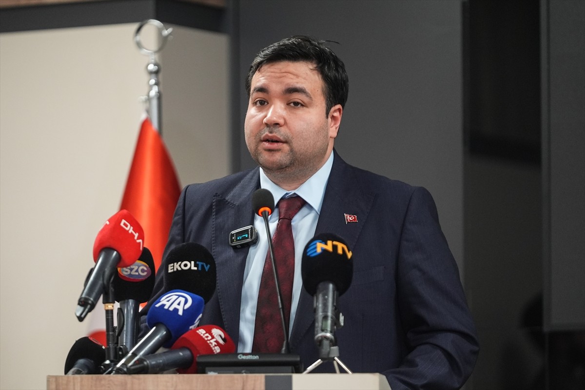 Beşiktaş Belediye Meclisinde, Belediye Başkanı Rıza Akpolat'ın tutuklanarak görevden...