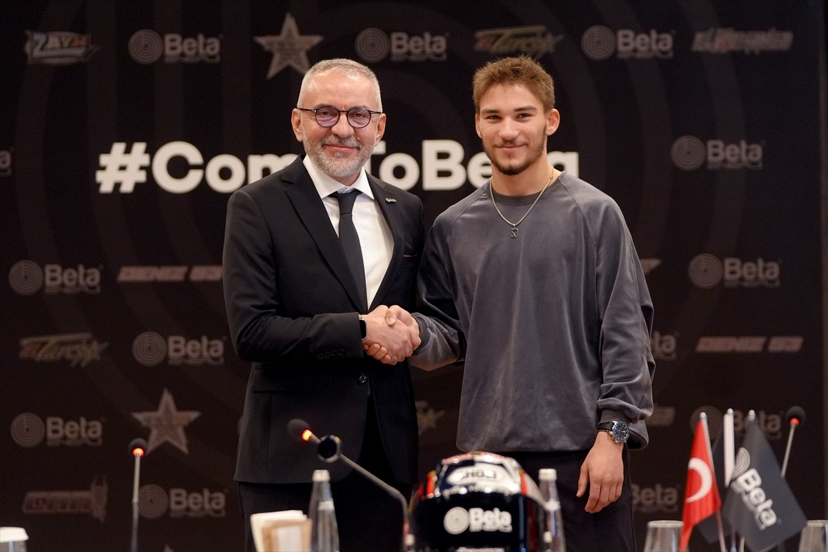 Beta Enerji ve Teknoloji A.Ş İcra Kurulu Başkanı ve Genel Müdürü Ahmet Ünal (solda), milli...