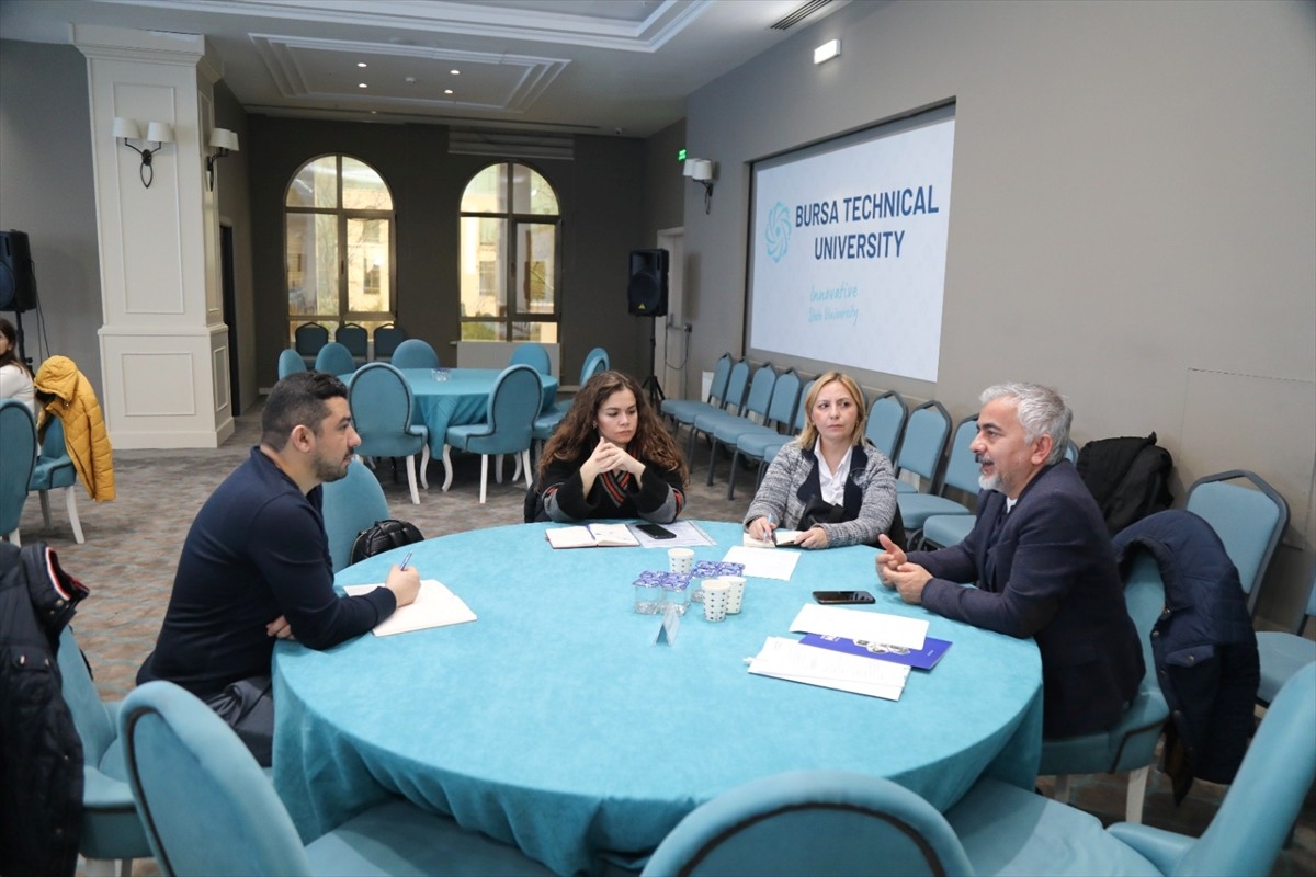 Bursa Teknik Üniversitesi (BTÜ) akademisyenleri ve tekstil sektörünün temsilcileri, "Sorun Çözüm...