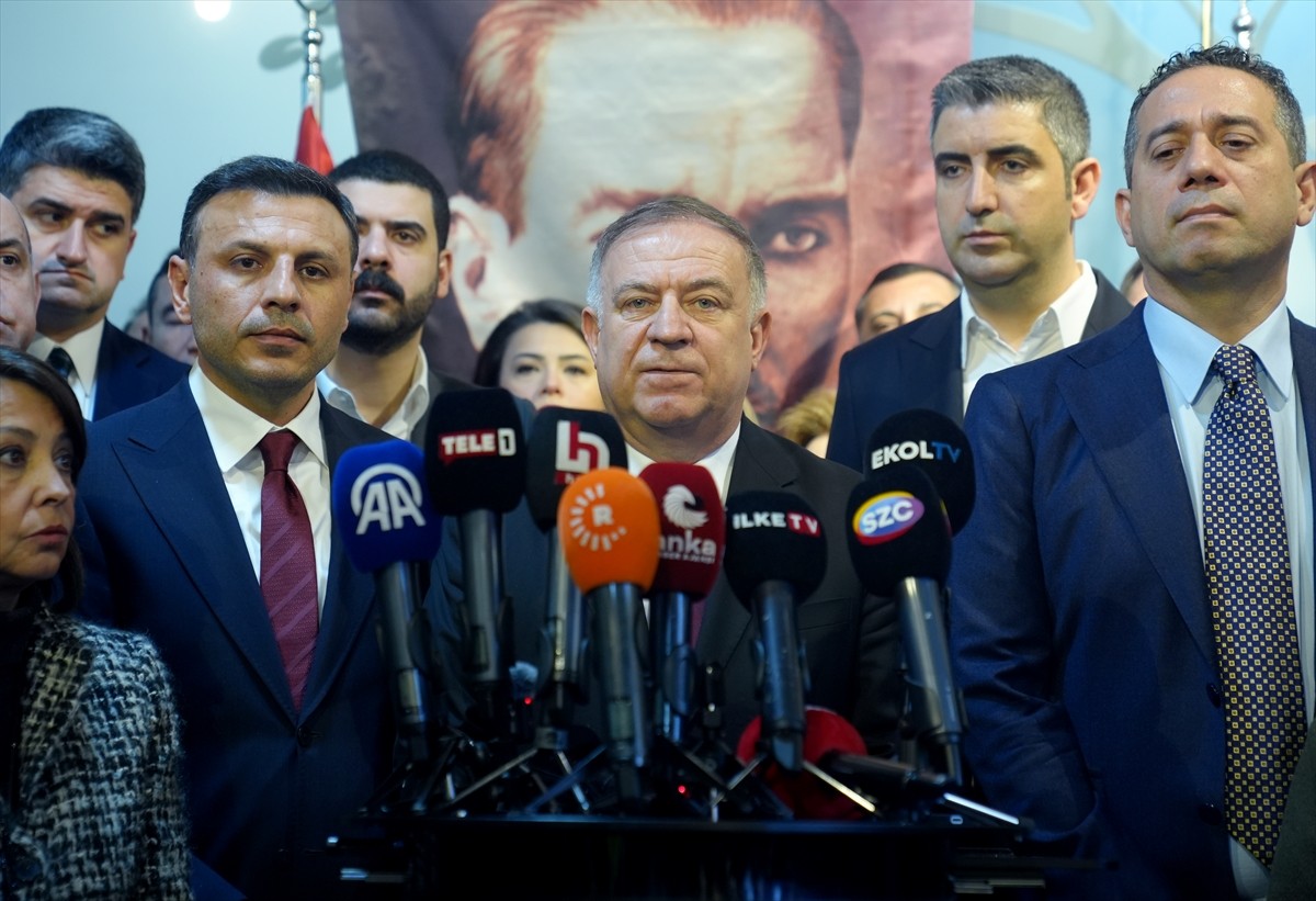 CHP İstanbul İl Başkanı Özgür Çelik, Beşiktaş Belediye Başkanı Rıza Akpolat'ın İstanbul Cumhuriyet...