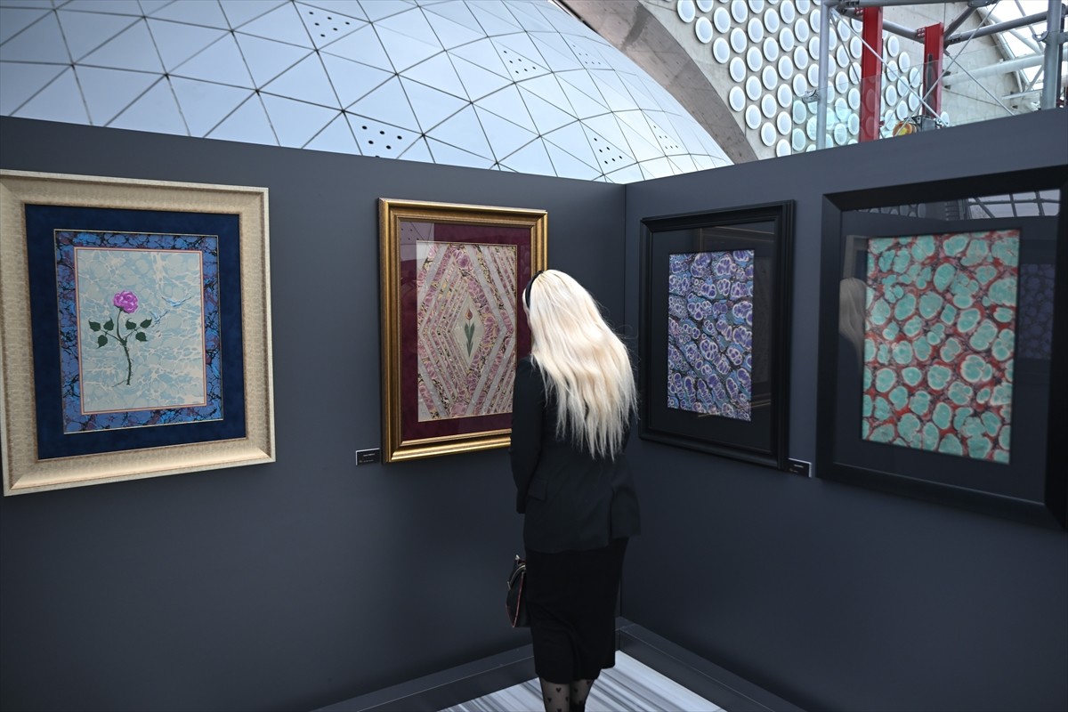 CSO Ada Ankara'da, 7 farklı ülkeden 58 öğrencinin eserlerinin yer aldığı ebru sergisi...