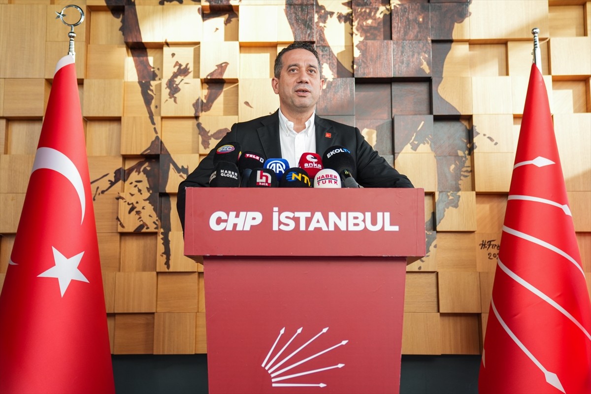 Cumhuriyet Halk Partisi (CHP) Grup Başkanvekili Ali Mahir Başarır, CHP İstanbul İl Başkanlığı'nda...