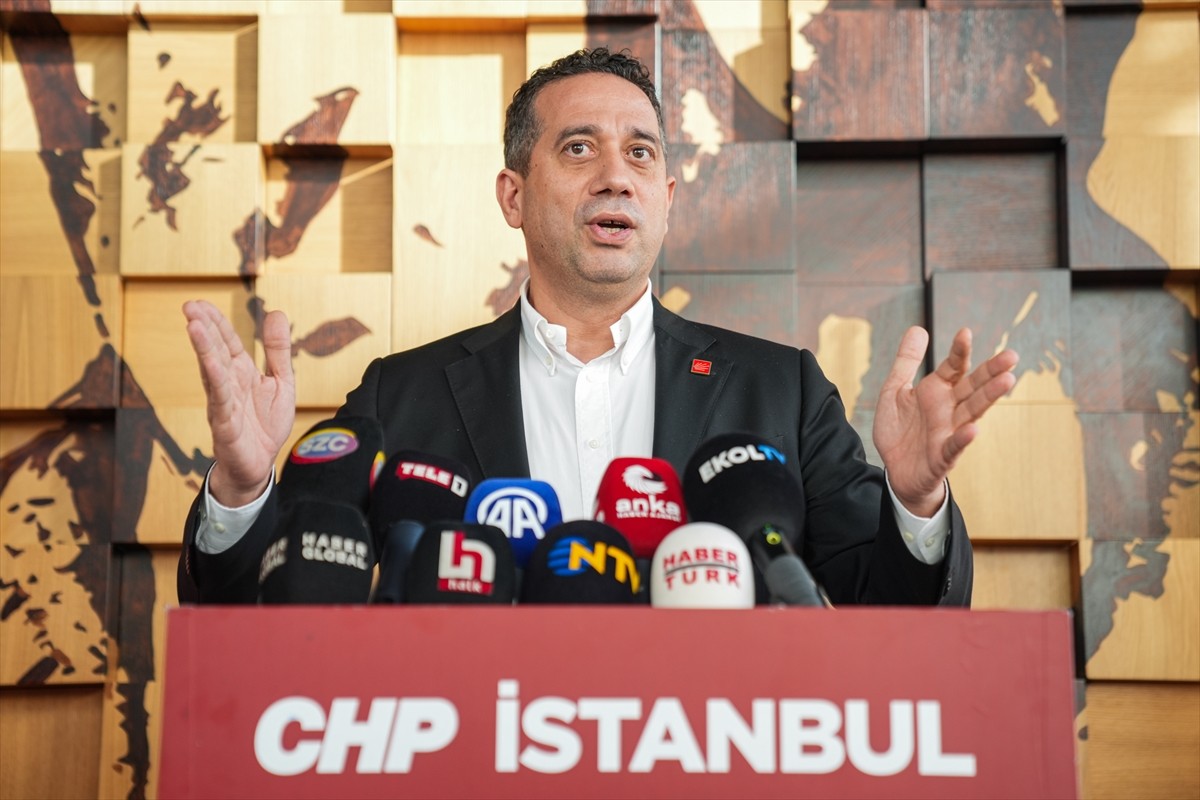 Cumhuriyet Halk Partisi (CHP) Grup Başkanvekili Ali Mahir Başarır, CHP İstanbul İl Başkanlığı'nda...