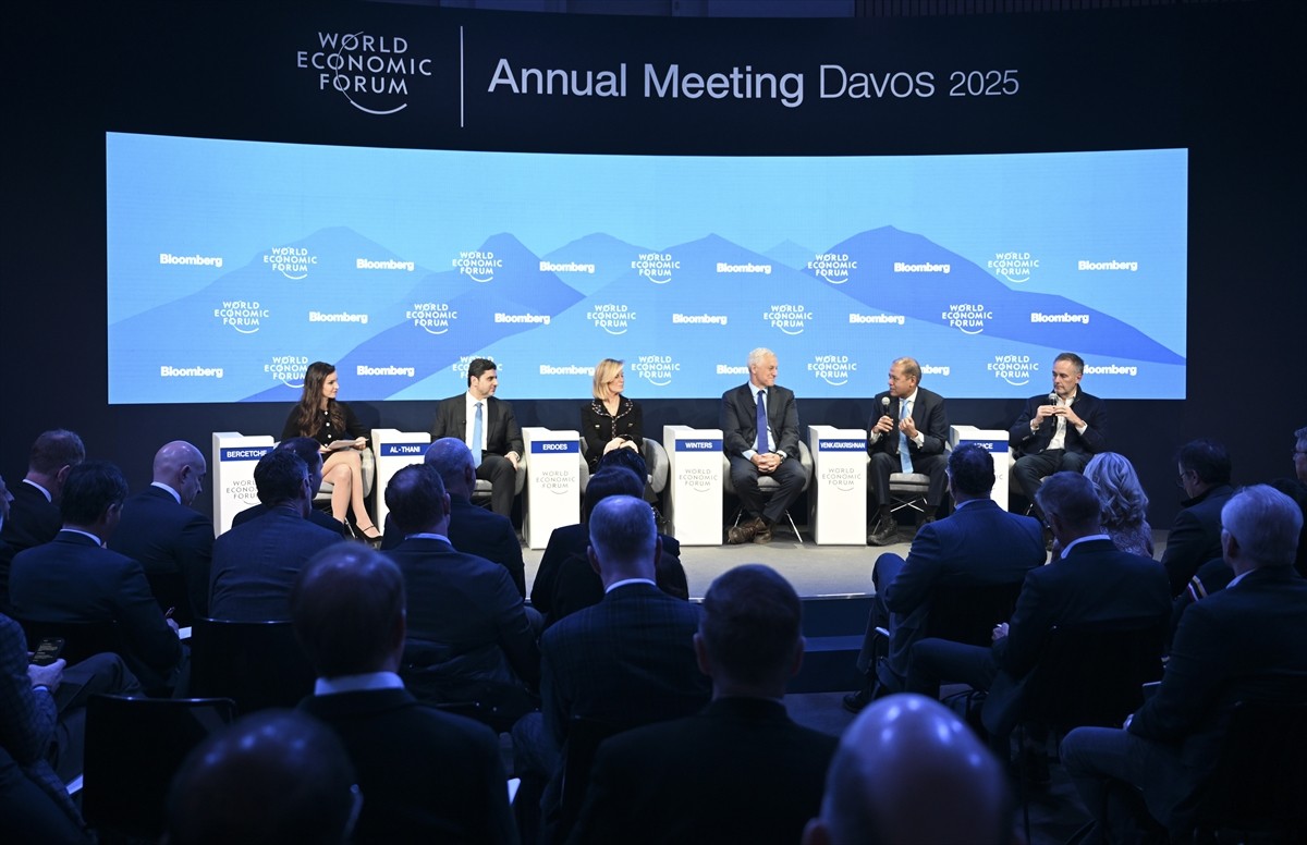Dünya Ekonomik Forumu'nun (WEF) 55. Yıllık Toplantıları, İsviçre'nin Davos kasabasında...