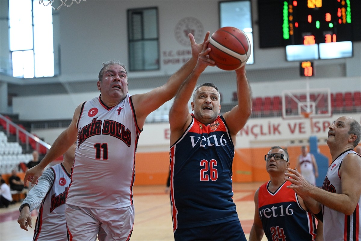 Edirne Uluslararası Veteran Basketbol Turnuvası başladı. Turnuvanın açılış maçında Vet-16 ile...