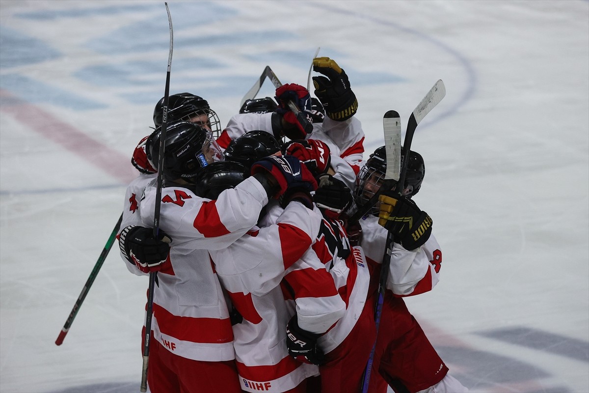 Erkekler 20 Yaş Altı Buz Hokeyi Dünya Şampiyonası 3. Klasman A Grubu'nda Türkiye ile Tayvan...