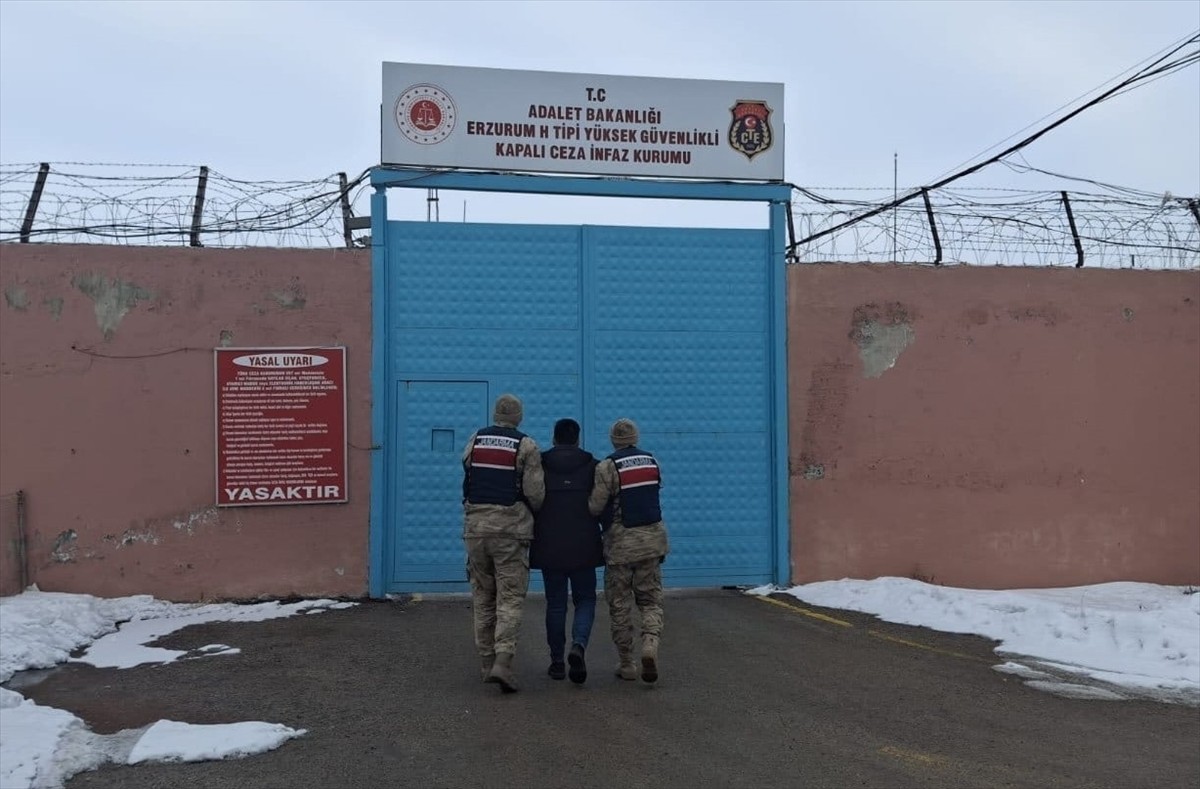 Erzurum'da hakkında "Silahlı terör örgütüne üye olma" suçundan 6 yıl 3 ay kesinleşmiş hapis cezası...