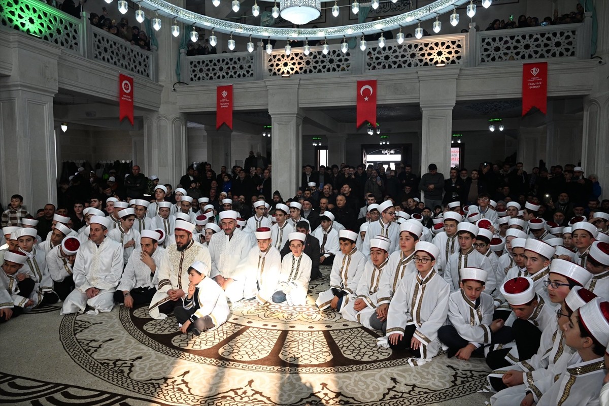 Erzurum'da hayırseverlerce yaptırılan Hz. Ali Camii'nin açılışı yapıldı, hafızlık eğitimini...
