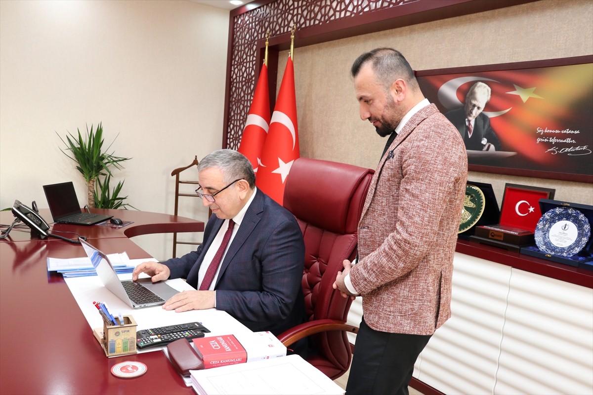 Erzurum Bölge Adliye Mahkemesi Cumhuriyet Başsavcısı Ünal Bingül (sağ 2), Anadolu Ajansının (AA)...