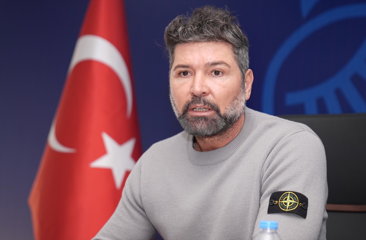 Erzurumspor FK Teknik Direktörü Hakan Kutlu, kulübün altyapı tesislerinde düzenlendiği basın...