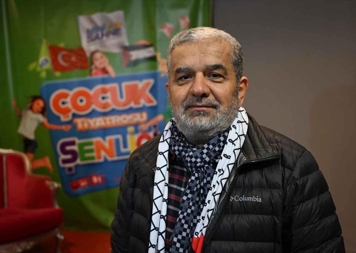 Gazze'den tedavi için Ankara'ya getirilen çocuklar, Ankara Çocuk Tiyatroları Şenliği kapsamında...