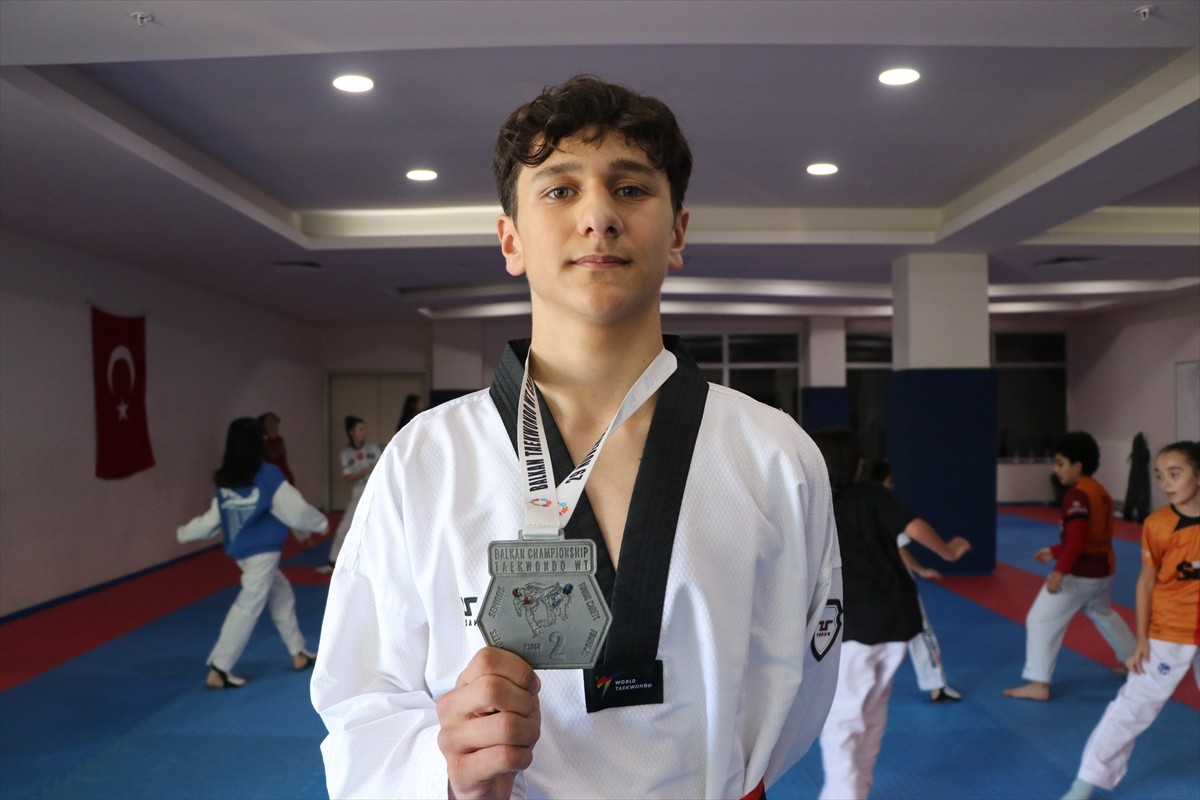 Geçen yıl ilk defa katıldığı Balkan Şampiyonası ile Türkiye Şampiyonası'nda gümüş madalya kazanan...