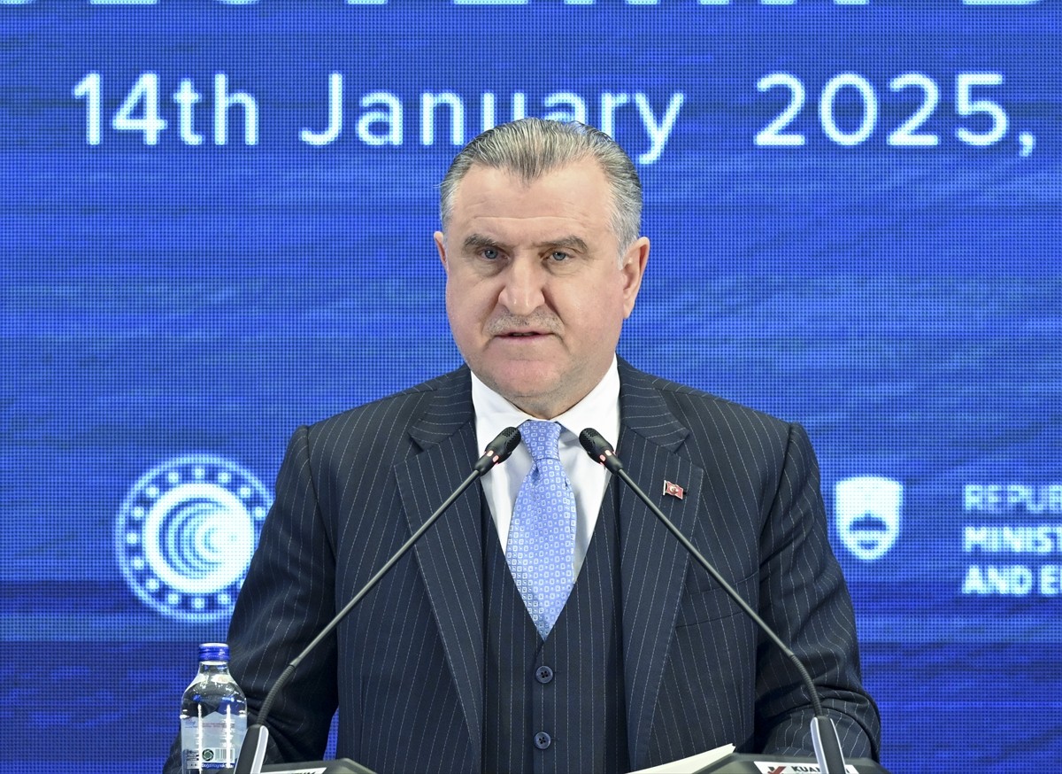 Gençlik ve Spor Bakanı Osman Aşkın Bak, Dış Ekonomik İlişkiler Kurulu (DEİK) ile Slovenya Ticaret...