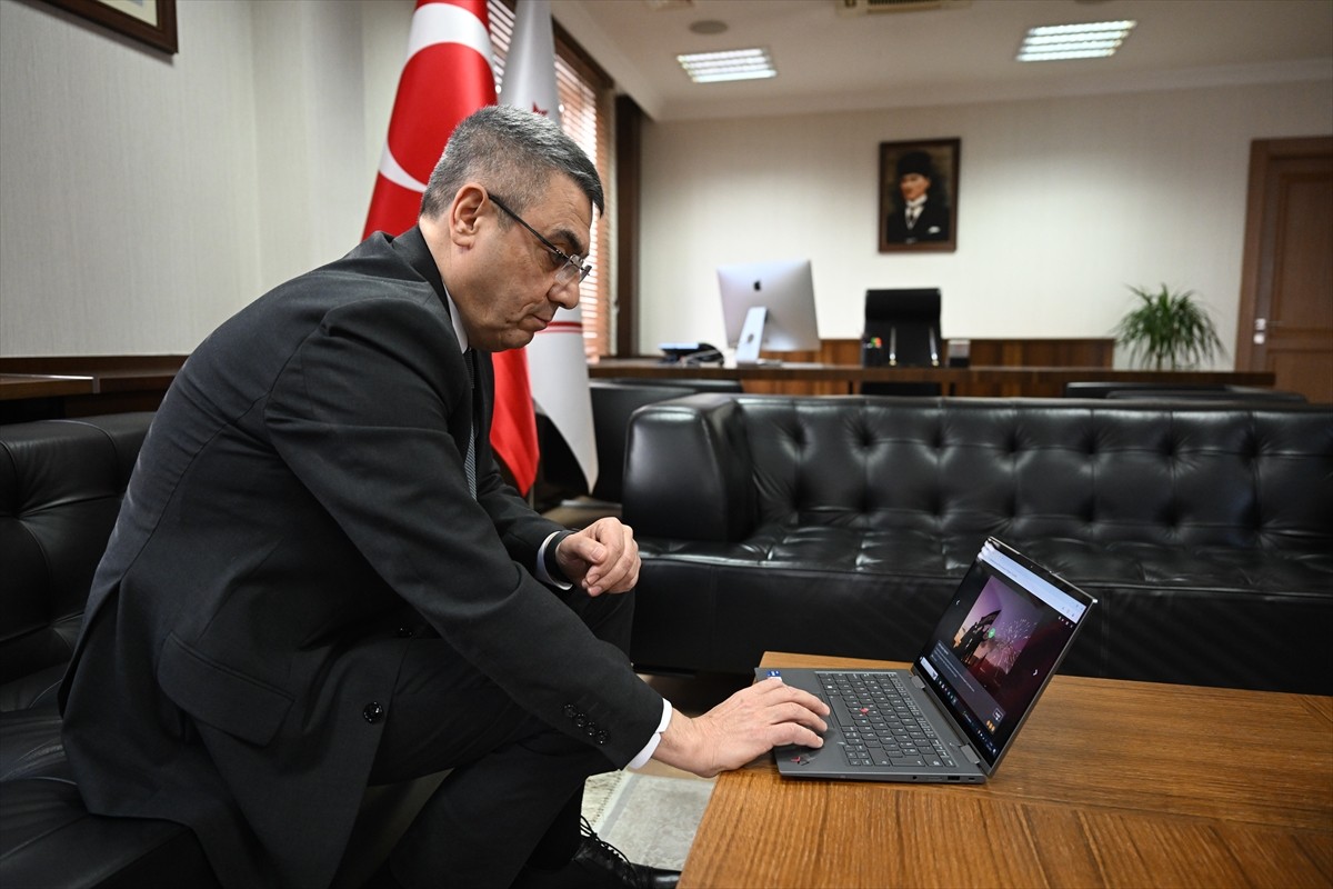 Göç İdaresi Başkanı Atilla Toros, Anadolu Ajansının (AA) düzenlediği "Yılın Kareleri" oylamasına...