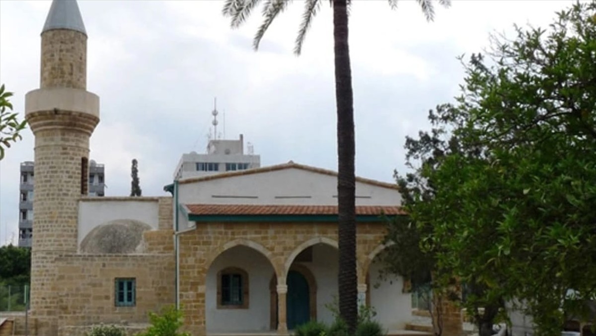 Güney Kıbrıs Rum Yönetimi'nin (GKRY) başkenti Lefkoşa'da bulunan Bayraktar Camisi'ne bir hafta...