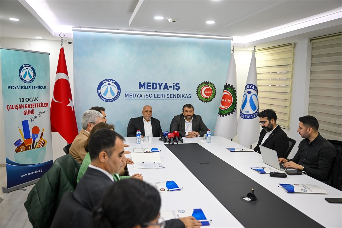 Hak İşçi Sendikaları Konfederasyonu (HAK-İŞ) Genel Başkanı Mahmut Arslan, 10 Ocak Çalışan...