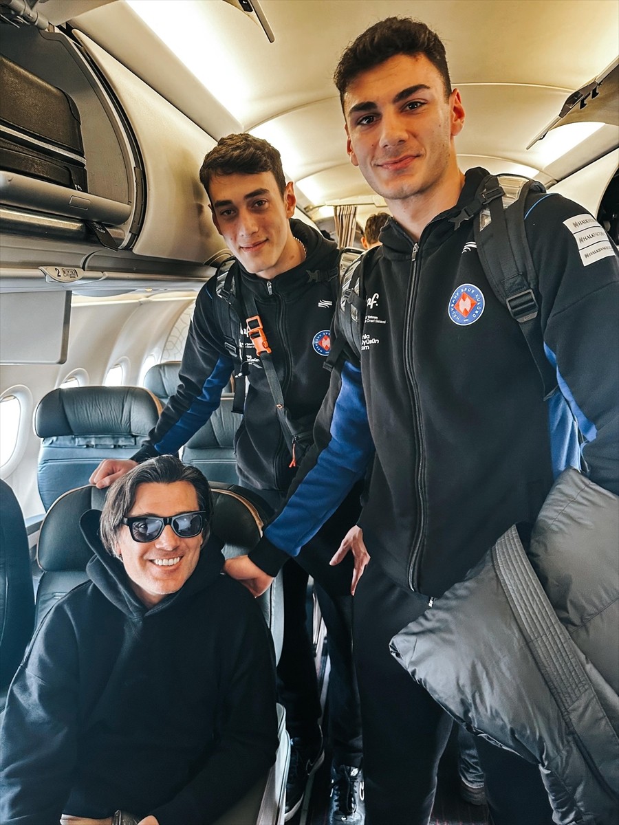 Halkbank Erkek Voleybol Takımı, CEV Şampiyonlar Ligi D Grubu son maçında İtalyan ekibi Sir Sicoma...