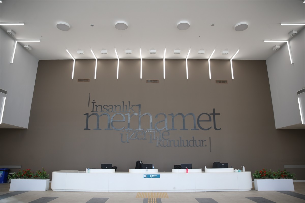 Hatay'da depremlerde büyük hasar oluşan sağlık altyapısının ayağa kaldırılması için hizmete açılan...