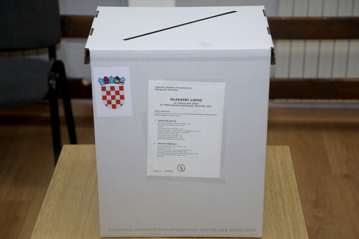Hırvatistan'da kayıtlı 3,7 milyondan fazla seçmen, cumhurbaşkanı seçiminin ikinci turunda oy...