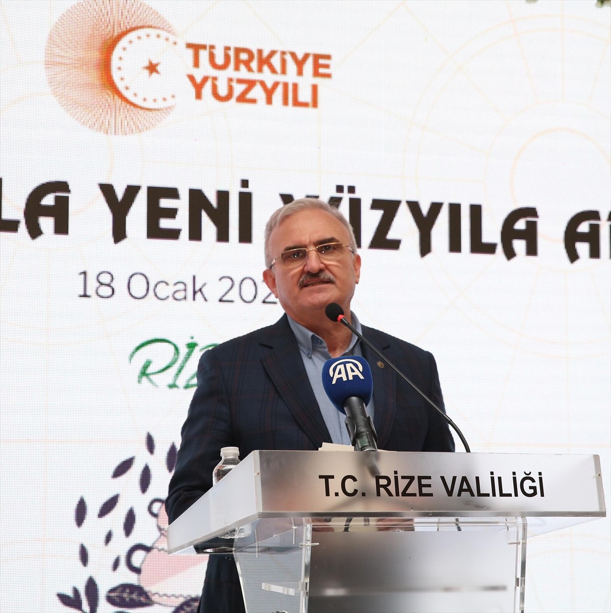 İçişleri Bakan Yardımcısı Münir Karaloğlu, Rize'de düzenlenen "Muhtarlarımızla Yeni Yüzyıla Adım...