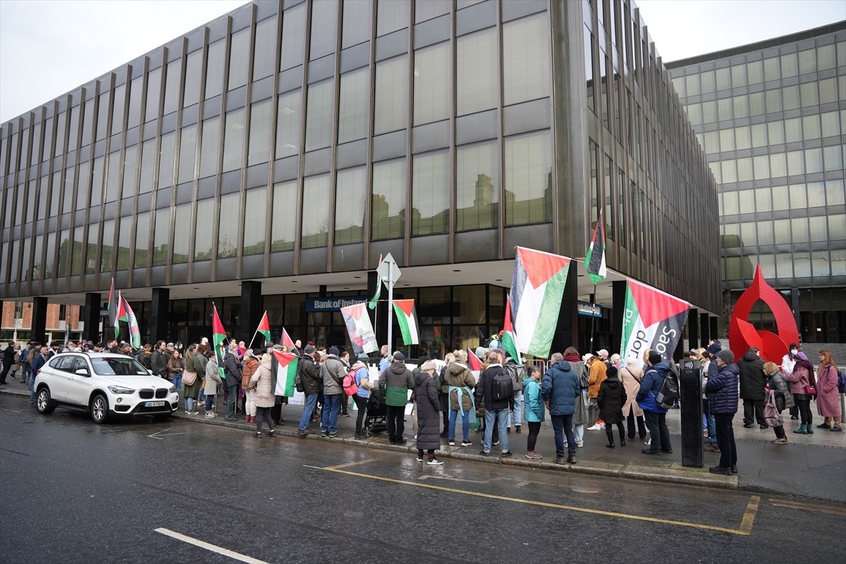 İrlanda'nın başkenti Dublin'de, Filistin İçin İrlandalı Sağlık Çalışanları Derneği ve aktivistler...
