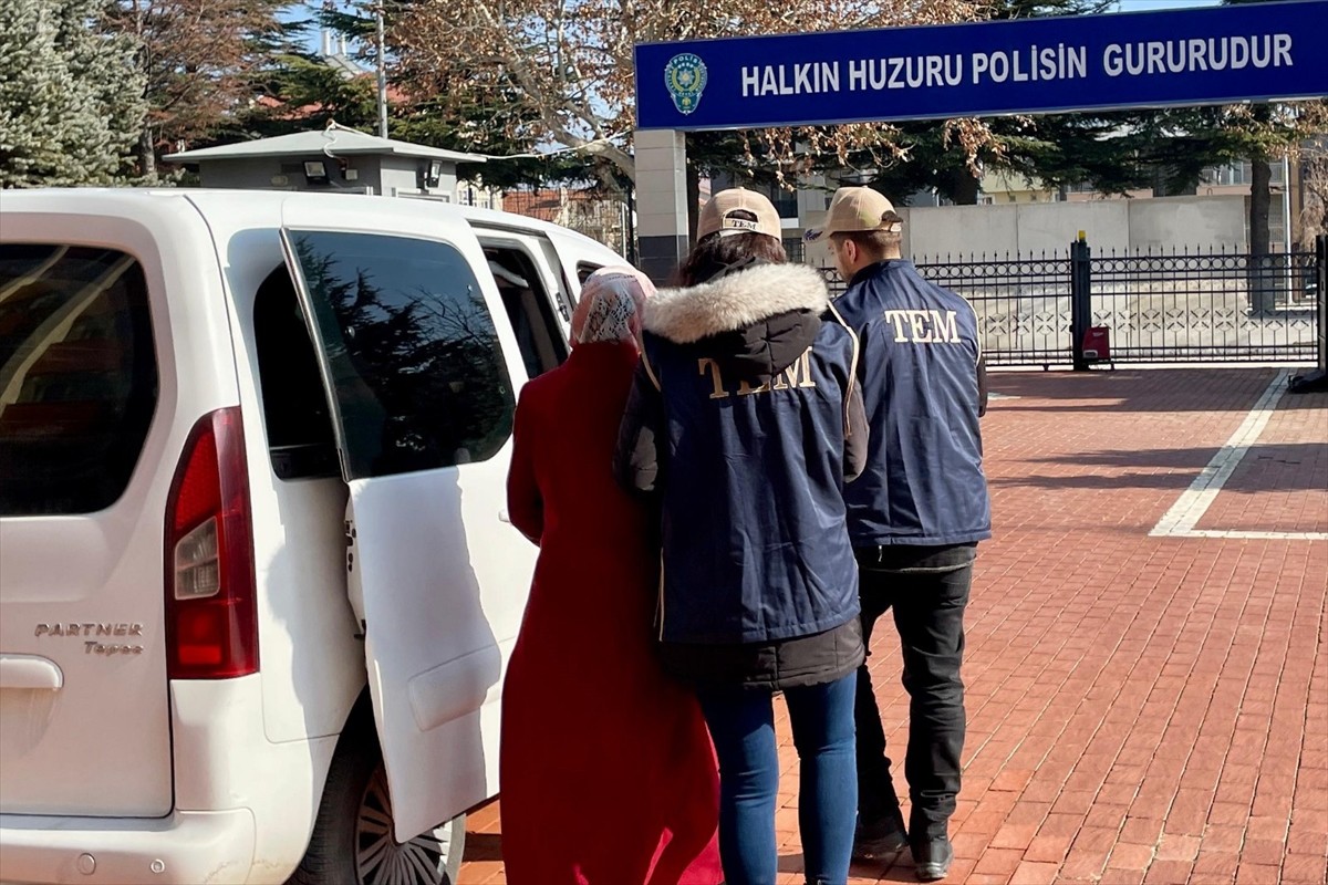 Isparta'da, FETÖ üyeliği suçundan hakkında 6 yıl 3 ay kesinleşmiş hapis cezası bulunan firari...
