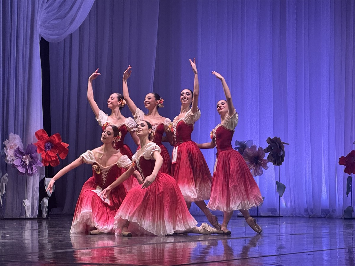 İstanbul Devlet Opera ve Balesi (İDOB) ile Sesli Betimleme Derneği işbirliğiyle, engelli bireylere...