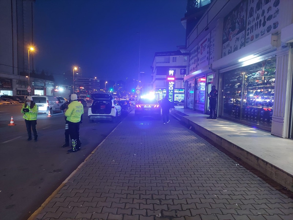 İstanbul Esenyurt'ta, polis ekiplerince "asayiş ve dar alan uygulaması" gerçekleştirildi.
