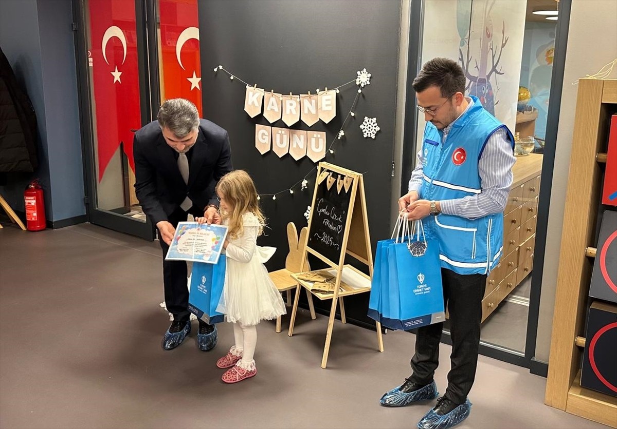 İstanbul Müftülüğüne bağlı olarak eğitim gören 4-6 yaş grubu Kur'an kursu öğrencileri, Büyük...