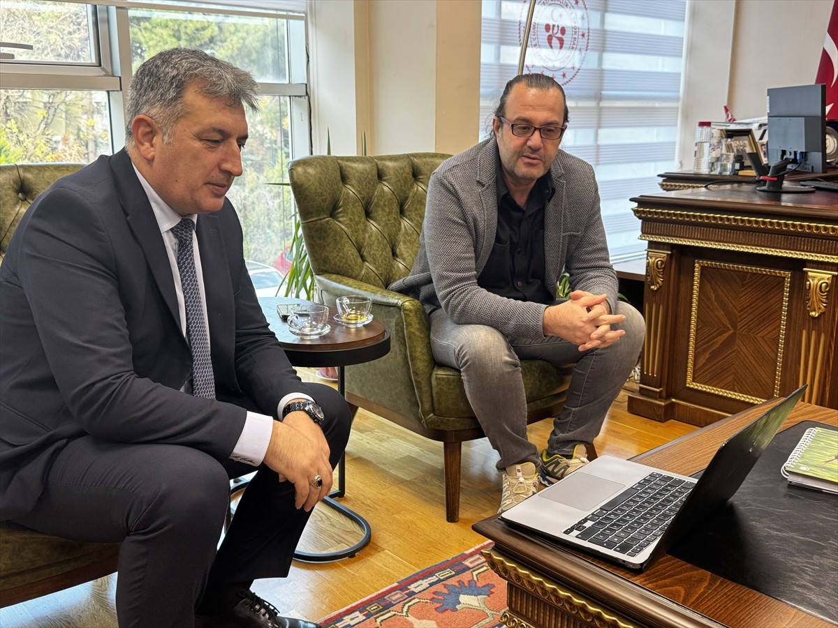 İzmir Gençlik ve Spor Müdürü Murat Eskici (solda), Anadolu Ajansının (AA) gözünden 2024'e damga...