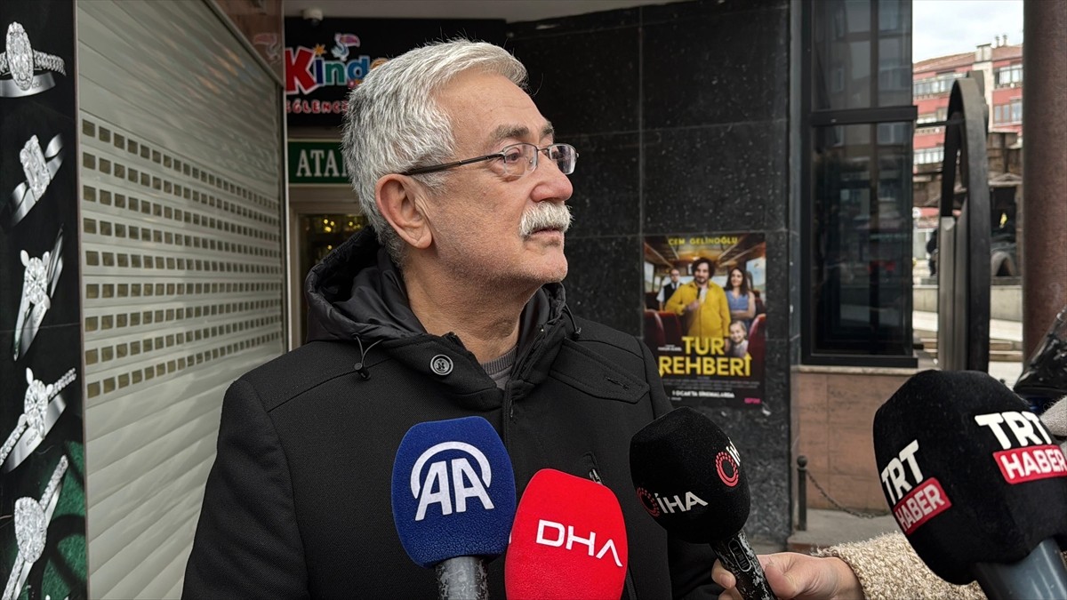 Karabük'ün Safranbolu ilçesinde bir kuyumcudan silah tehdidiyle hırsızlık yapan 3 şüpheli...