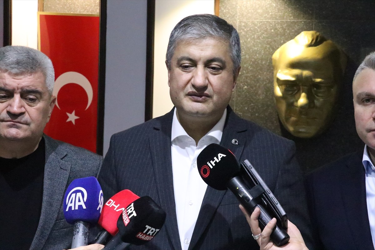 Karabük'ün Safranbolu ilçesinde bir kuyumcudan silah tehdidiyle hırsızlık yapan 3 şüpheli...