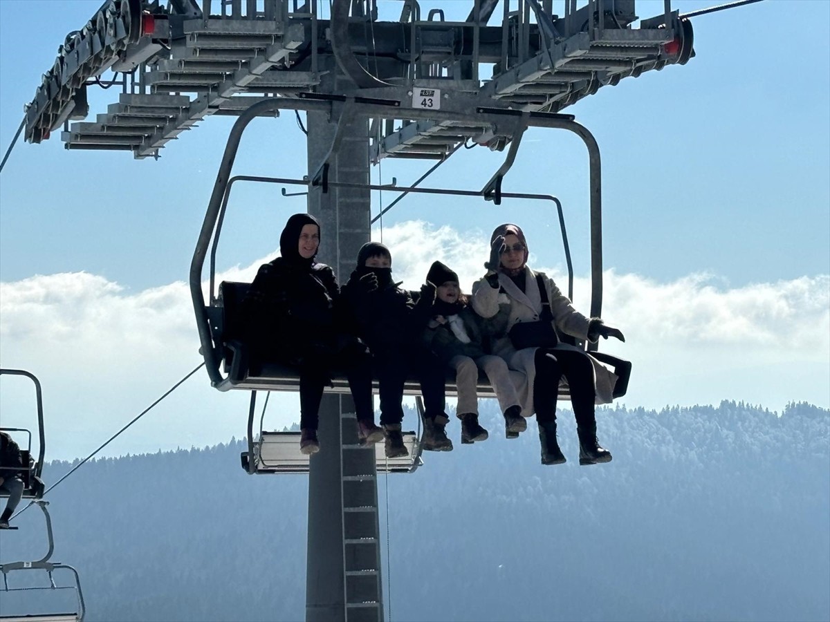 Karabük'ün yüksek kesimlerinde başlayan sağanak, yerini kar yağışına bıraktı. Yağışın ardından...