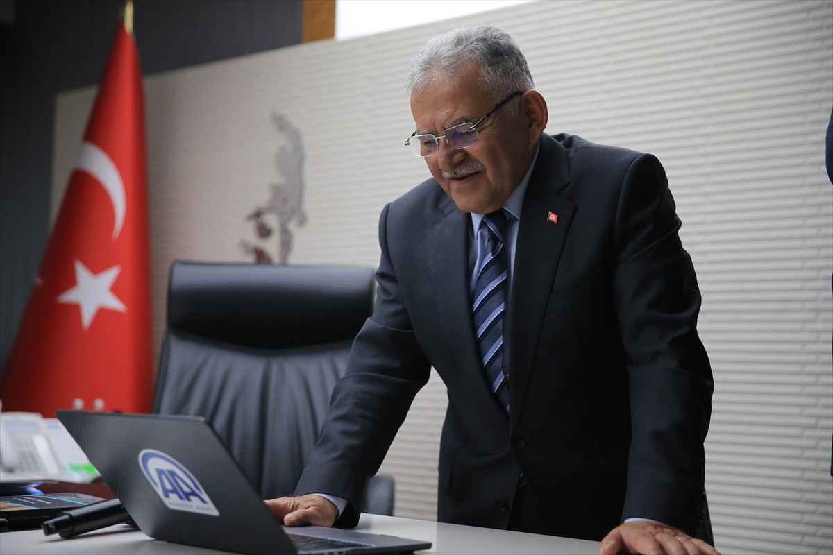 Kayseri Büyükşehir Belediye Başkanı Memduh Büyükkılıç, Anadolu Ajansının (AA) gözünden 2024'e...