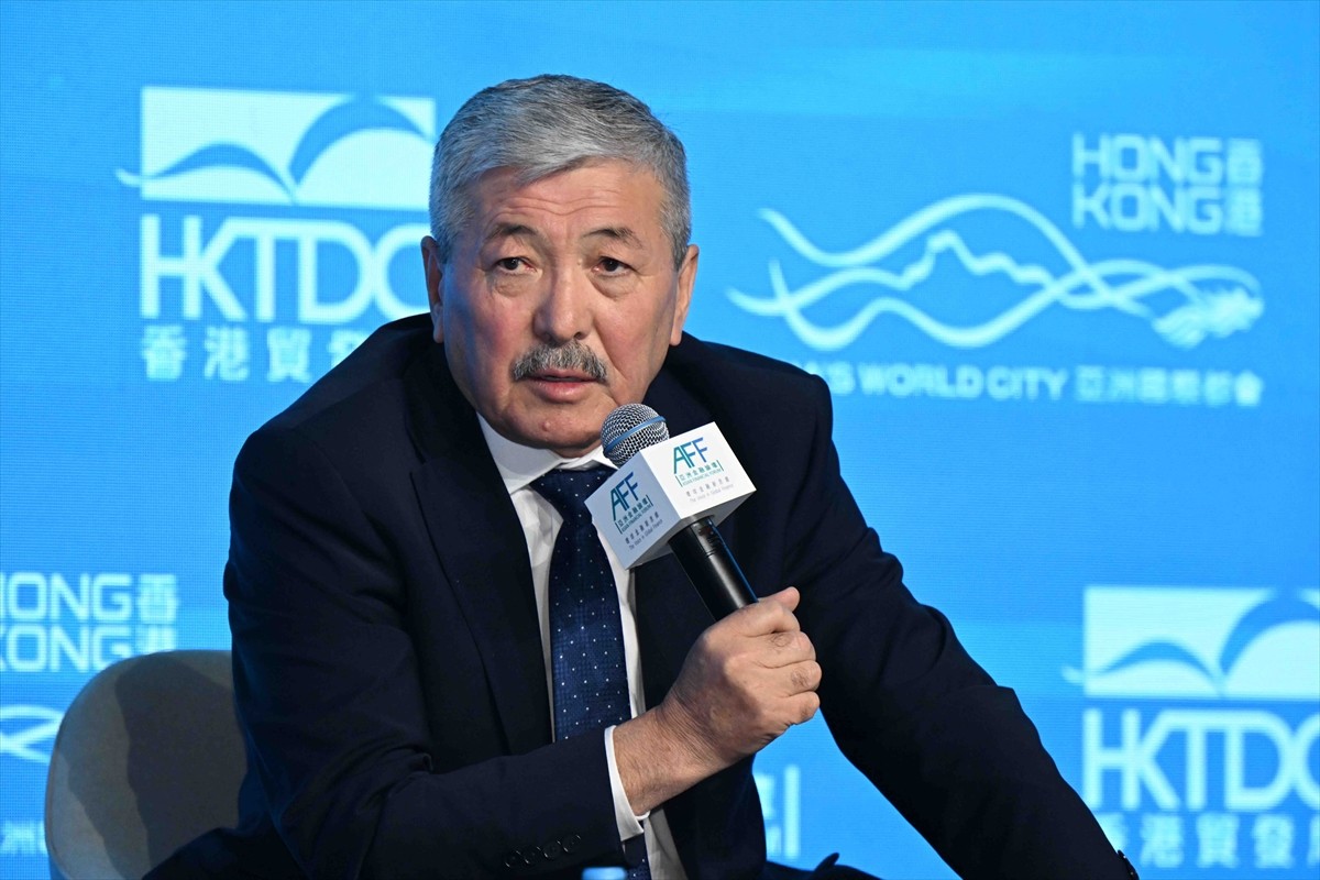 Kırgızistan Bakanlar Kurulu Başkanı Adılbek Kasımaliyev, Kırgız şirketlerinin küresel pazara...