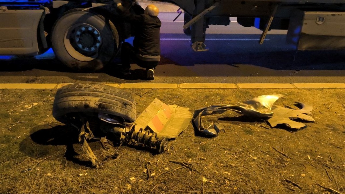 Kırıkkale'de tırla otomobilin çarpışması sonucu 2 kişi yaralandı.