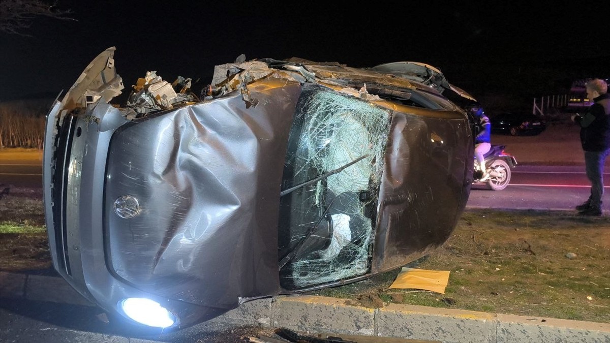 Kırıkkale'de tırla otomobilin çarpışması sonucu 2 kişi yaralandı.