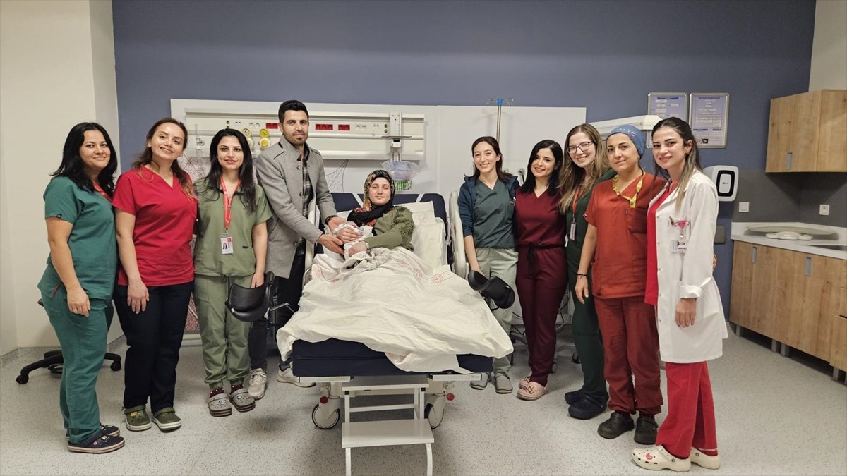 Kocaeli'de 2025 yılının ilk bebeği Kocaeli Şehir Hastanesi'nde doğdu. Harun ve Cansever Alpgün...