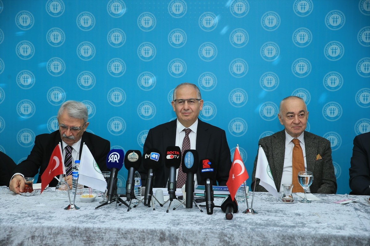 Kocaeli Üniversitesi (KOÜ) Rektörü Prof. Dr. Nuh Zafer Cantürk (sağ 4), KOÜ Derbent Uygulama...