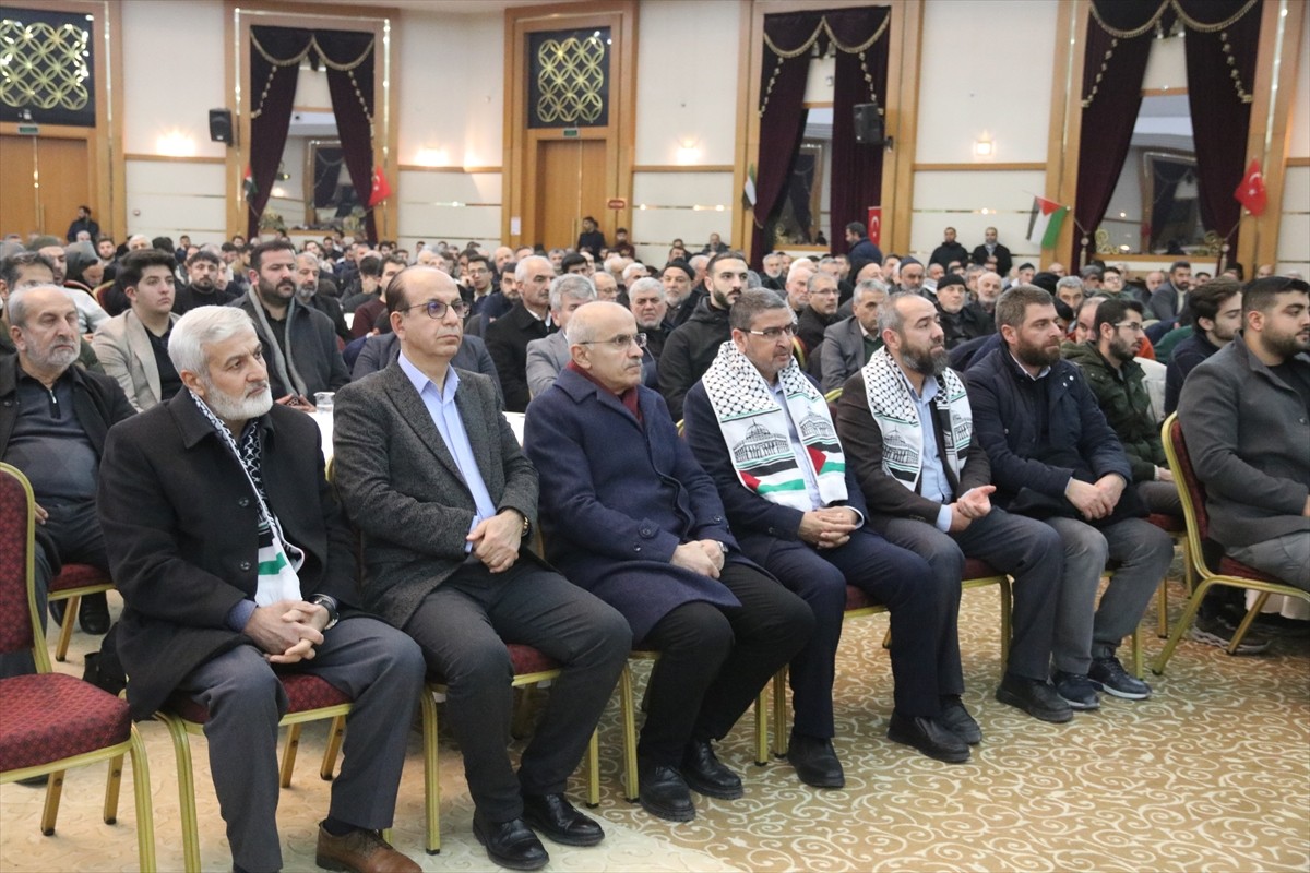 Malatya'da "Gazze Direnişi ve Kudüs" paneli düzenlendi. Hamas'ın yöneticilerinden Sami Ebu Zuhri...