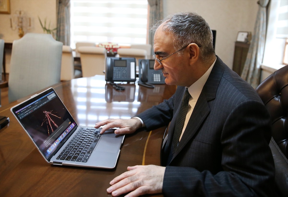 Manisa Valisi Vahdettin Özkan, Anadolu Ajansının (AA) gözünden 2024'e damga vuran olaylara ait ve...