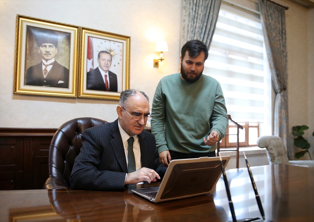 Manisa Valisi Vahdettin Özkan, Anadolu Ajansının (AA) gözünden 2024'e damga vuran olaylara ait ve...