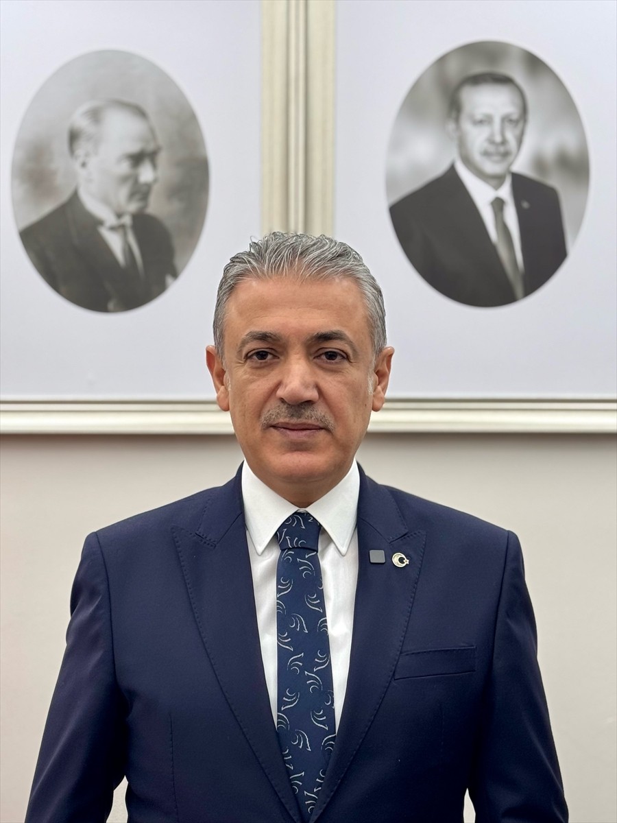 Mardin Valisi Tuncay Akkoyun başkanlığında Valilikte İl Emniyet Müdürü Cebrail Buğday (sağda) ve...