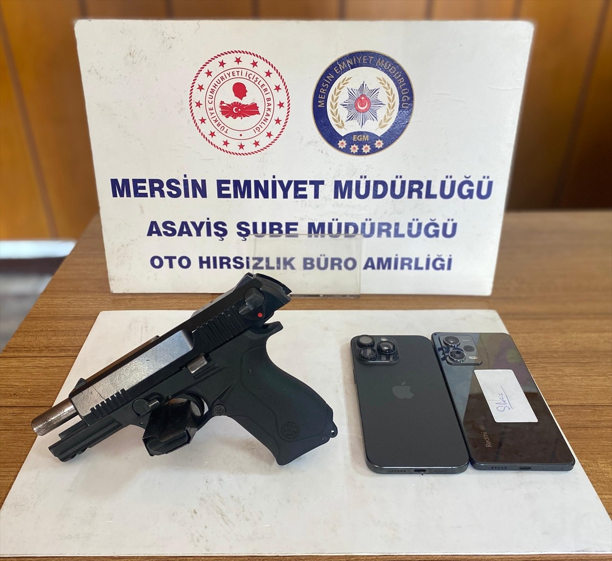 Mersin'in Yenişehir ilçesinde, hastane otoparkındaki otomobili çaldığı belirlenen şüpheli...