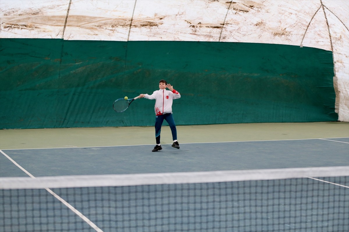 Milli tenisçi Talha Emin Bulut, Tenis Avrupa takviminin en önemli turnuvalarından Les Petits As'ta...