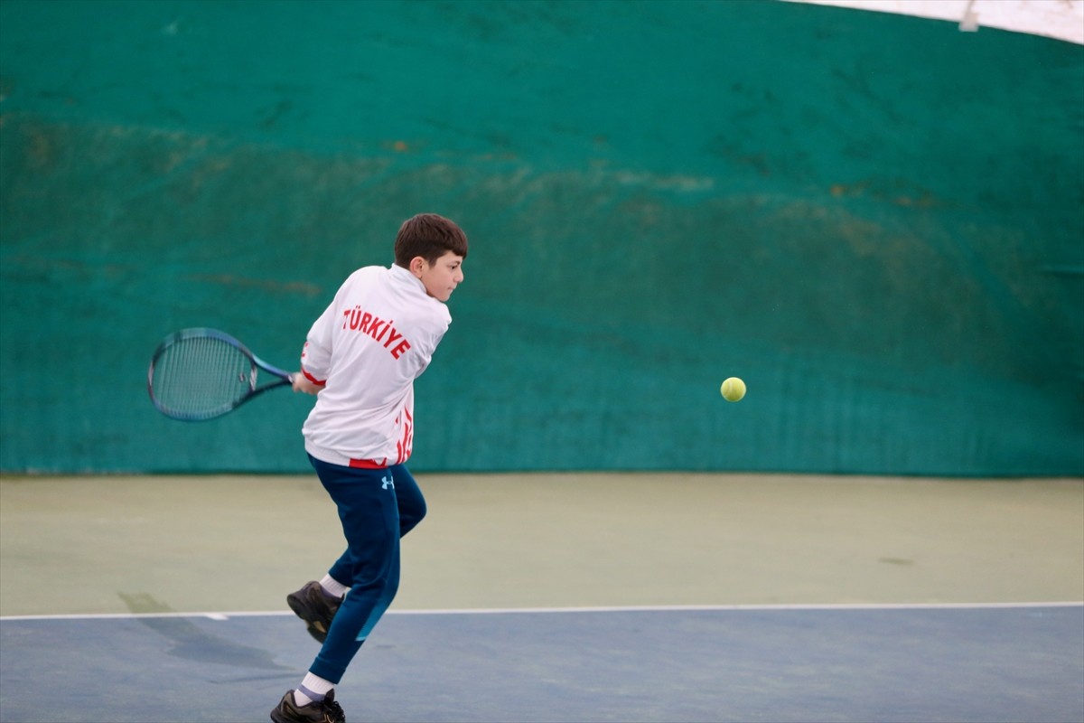 Milli tenisçi Talha Emin Bulut, Tenis Avrupa takviminin en önemli turnuvalarından Les Petits As'ta...