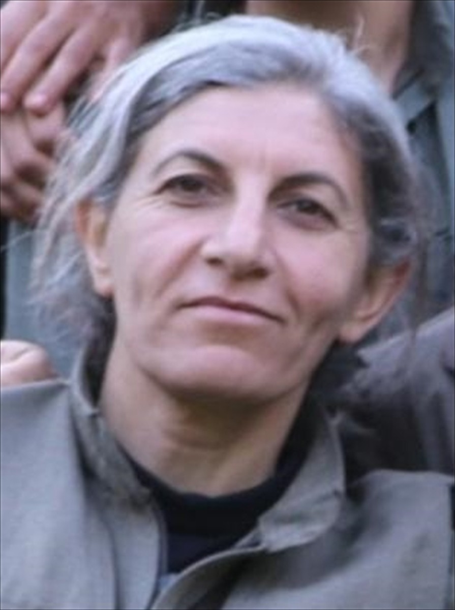 MİT, terör örgütü PKK/YPG'nin sözde yöneticilerinden Şiraz Ömer'i Suriye'de nokta operasyonla...